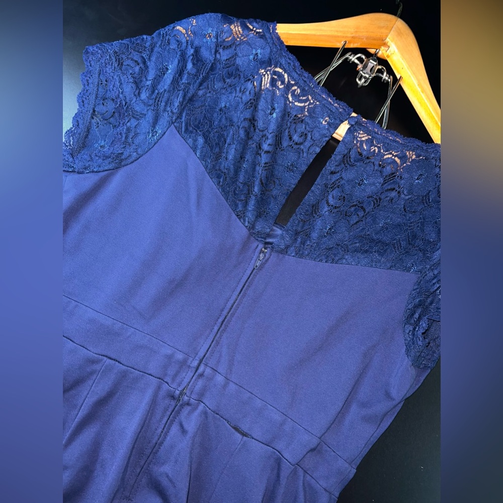 Torrid Navy V-Neck Lace Detailed Dress with Keyhole on back Size 16 EUC - Picture 6 of 6